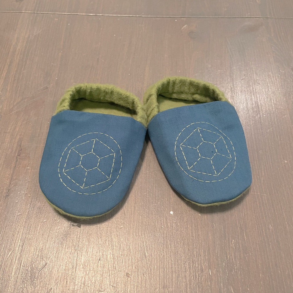 4/$15🌸 NEW* Adorable Baby Slippers